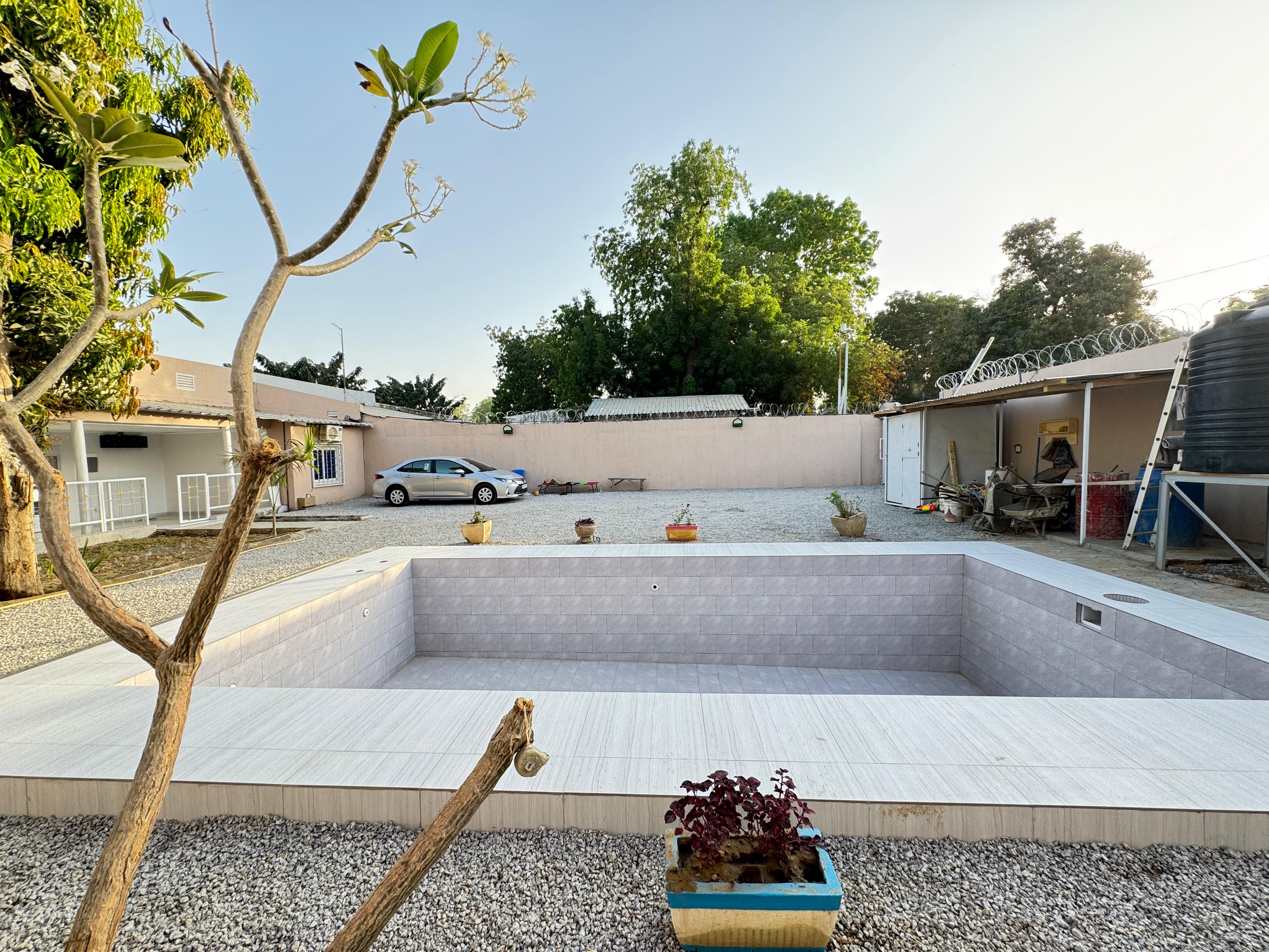 Cour avant / Front yard